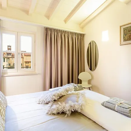 Apartamento Casa Cachi 3, Breathtaking Views Of From A Spacious Furnished Terrace Inside The Walls Lucca