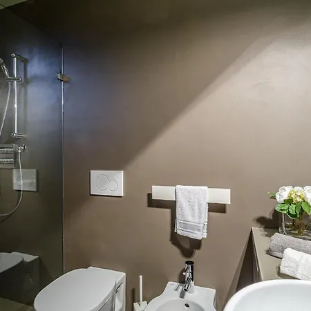 Apartamento Casa Cachi 3, Breathtaking Views Of From A Spacious Furnished Terrace Inside The Walls Lucca